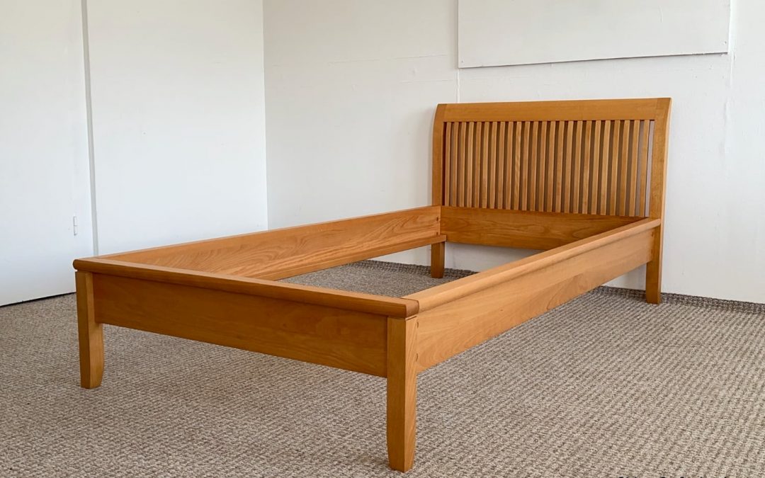 Grüne Erde Elena Bett 100×200